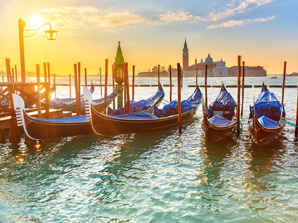 764086018213447_570080543133111_bigstock-Venetian-gondolas-at-sunrise--Venise
