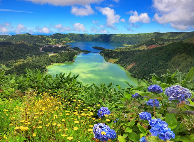 Beautés des Îles des Açores - Circuit \u0026 croisière expédition francophone à bord du Exploris One